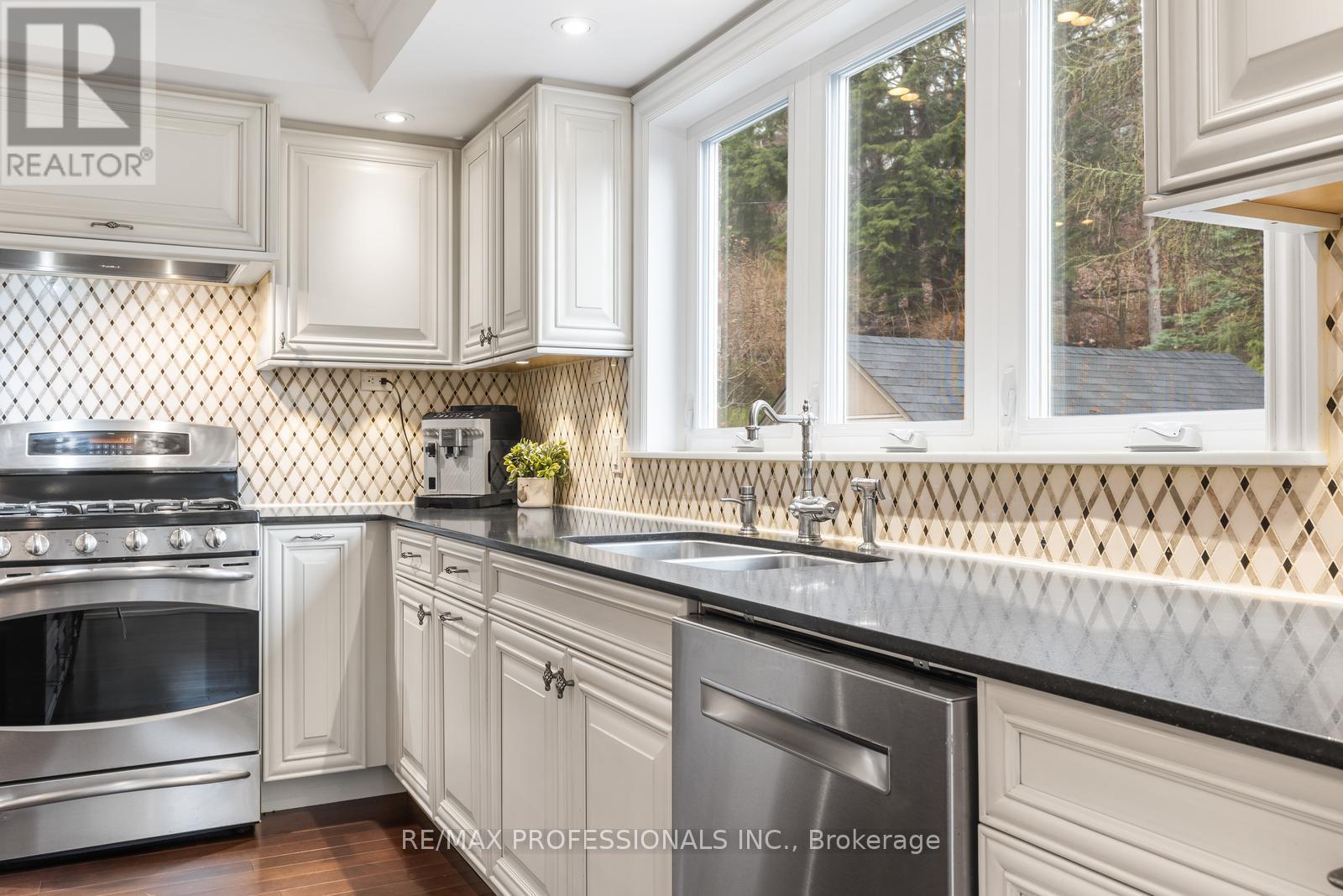 164 Morningside Avenue, Toronto, Ontario  M6S 1E3 - Photo 18 - W13020500