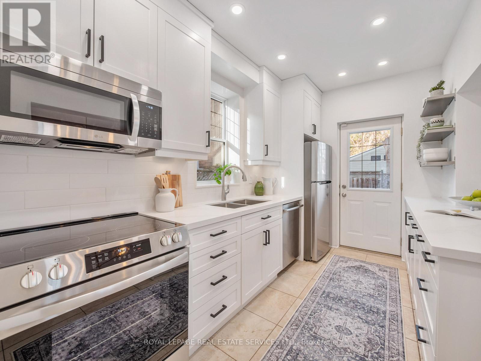 387 Kennedy Avenue, Toronto, Ontario  M6P 3C5 - Photo 16 - W13020526