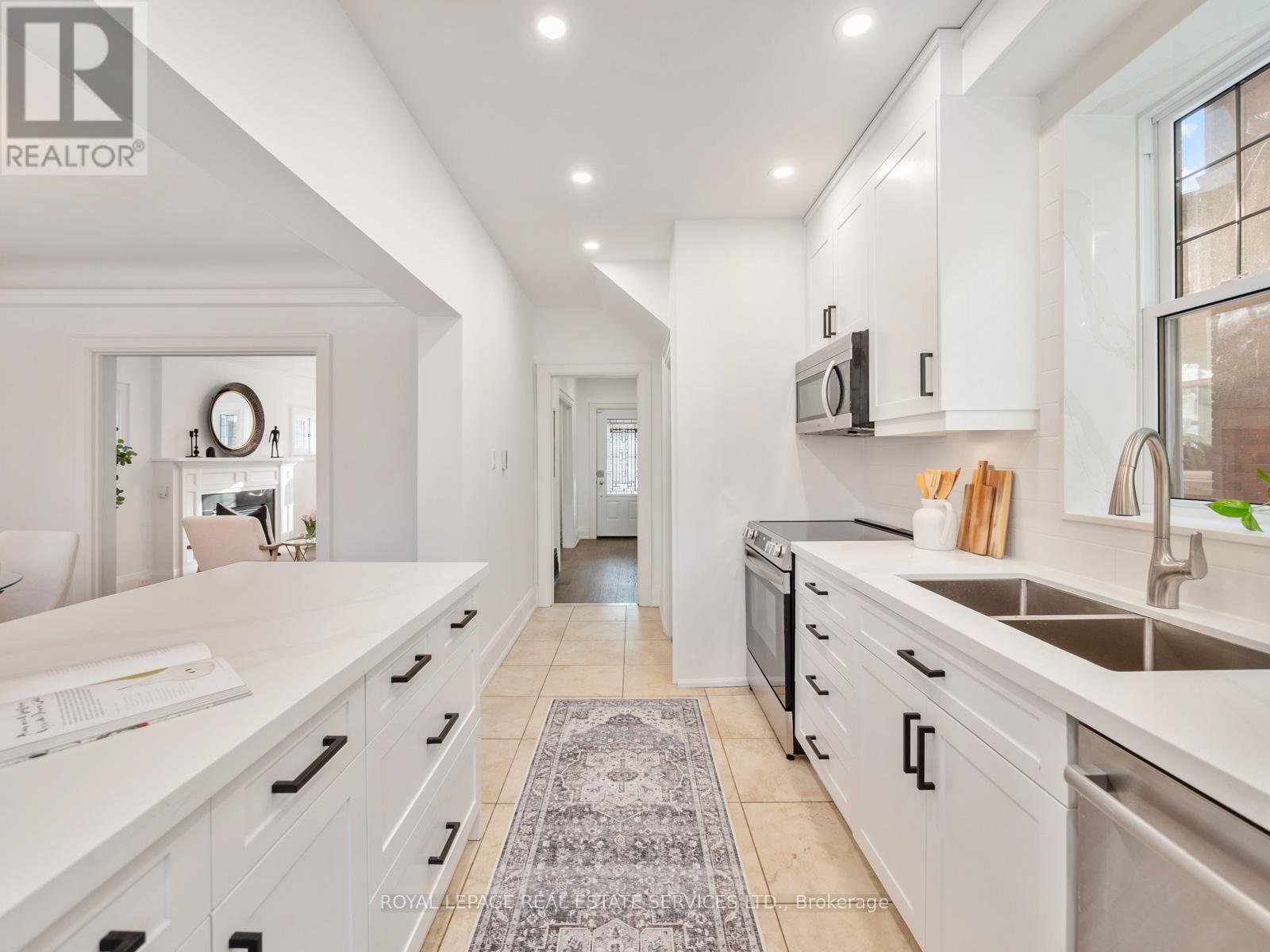 387 Kennedy Avenue, Toronto, Ontario  M6P 3C5 - Photo 19 - W13020526