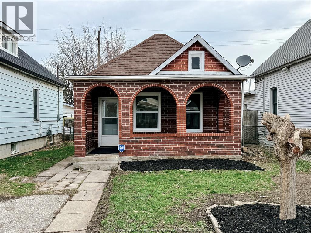 1046 LILLIAN, Windsor, Ontario