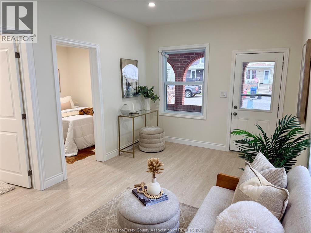 1046 Lillian, Windsor, Ontario  N9A 1V7 - Photo 5 - 26008619