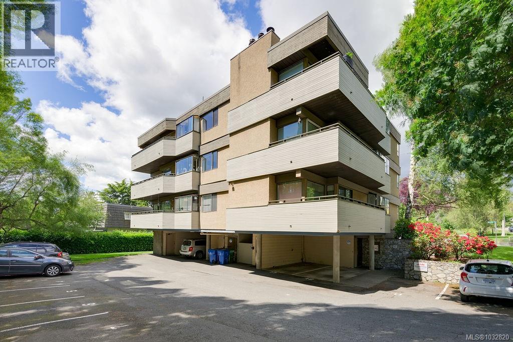 402 3274 Glasgow Ave, Saanich, British Columbia  V8X 1M2 - Photo 1 - 1032820