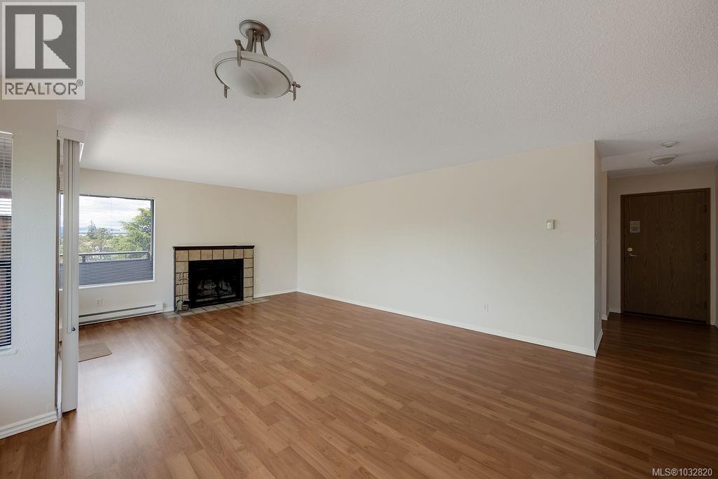 402 3274 Glasgow Ave, Saanich, British Columbia  V8X 1M2 - Photo 4 - 1032820