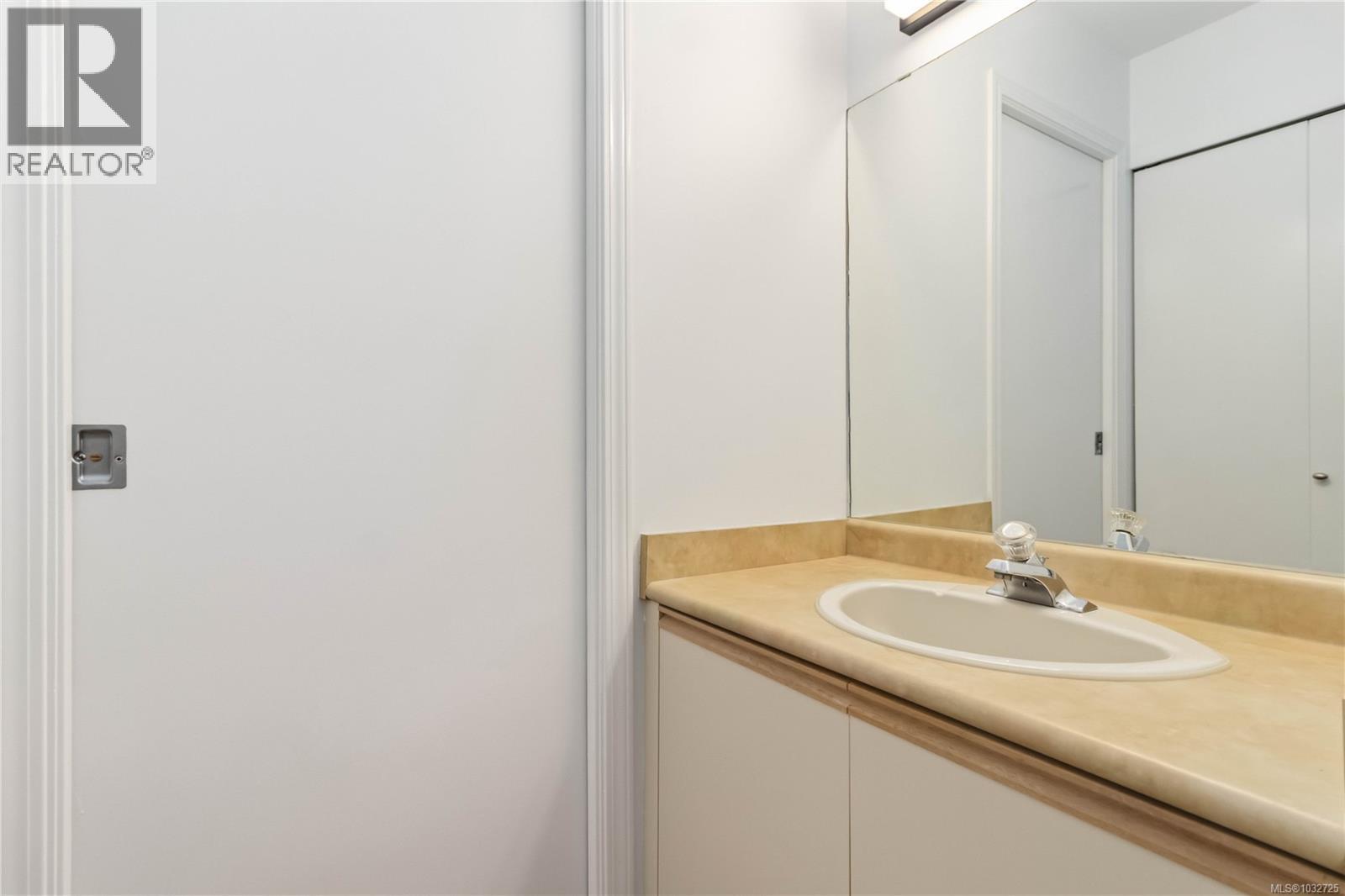 302 1436 Harrison St, Victoria, British Columbia  V8S 3S2 - Photo 16 - 1032725