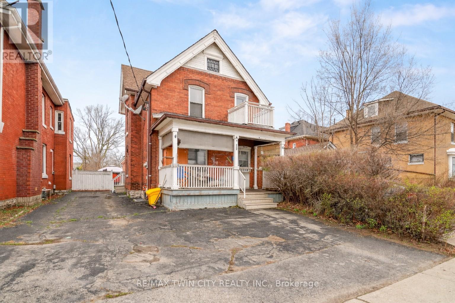 10 HENRIETTA STREET, brantford, Ontario