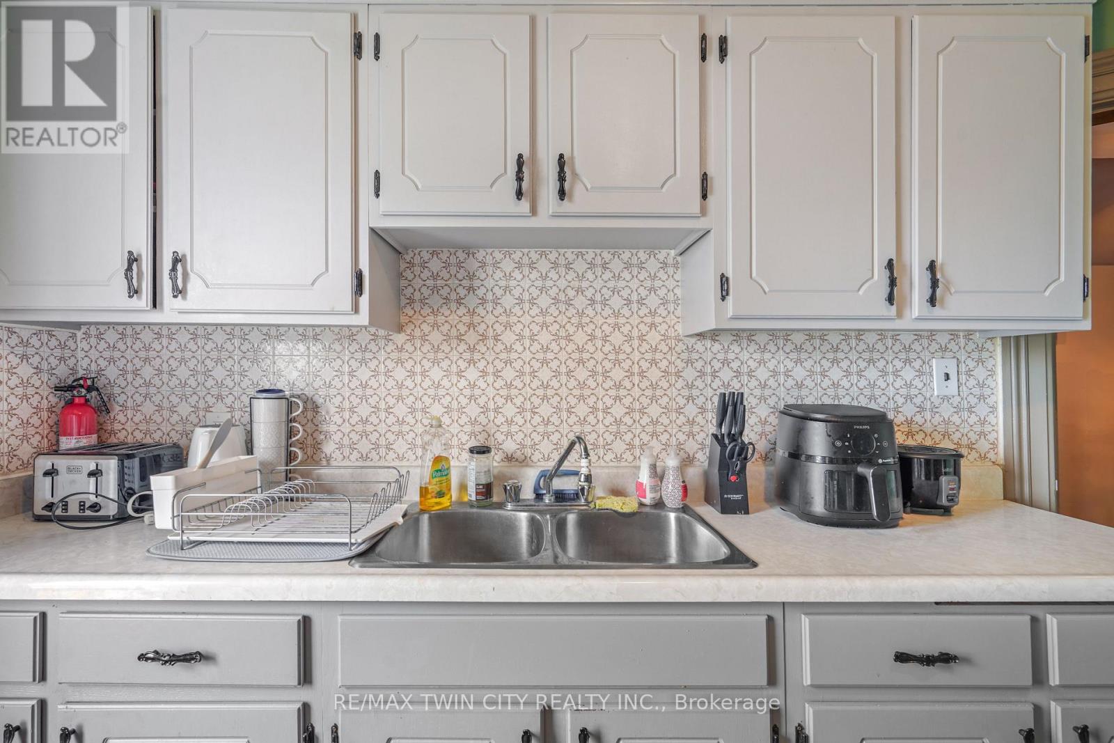 10 Henrietta Street, Brantford, Ontario  N3T 3Y9 - Photo 10 - X13020248