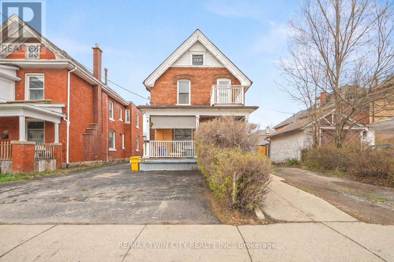 10 Henrietta Street, Brantford, Ontario  N3T 3Y9 - Photo 2 - X13020248