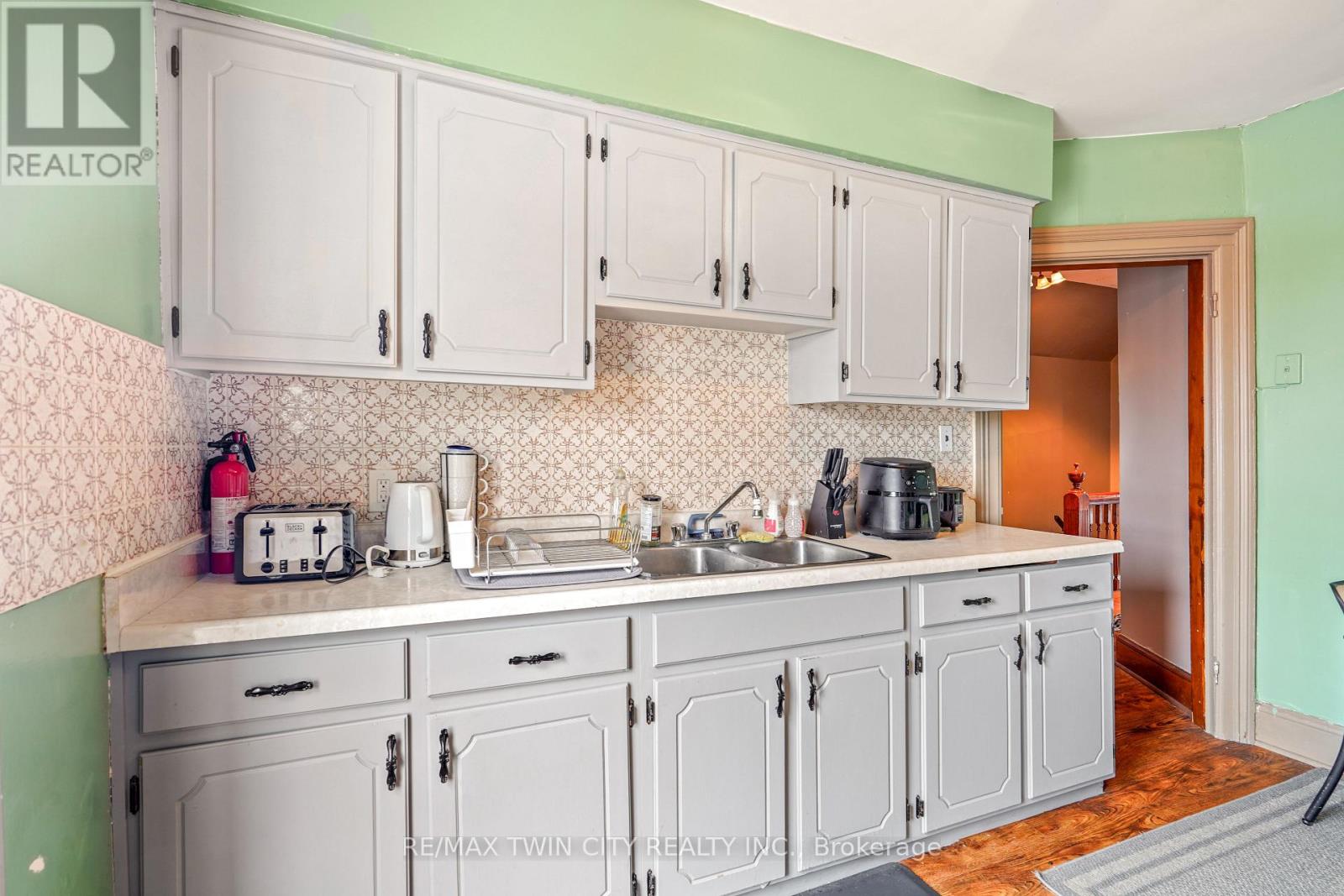 10 Henrietta Street, Brantford, Ontario  N3T 3Y9 - Photo 9 - X13020248