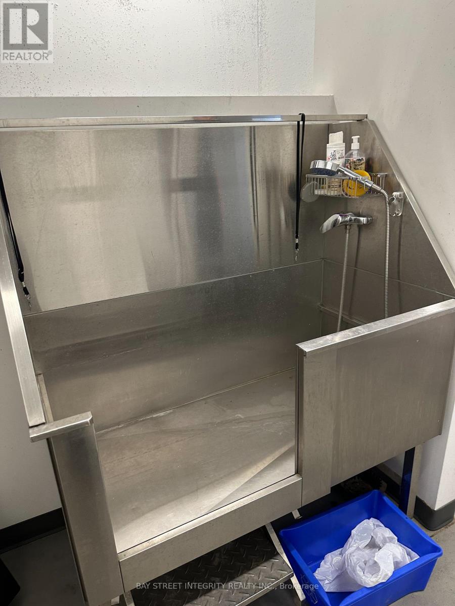 202 - 1 Redfern Avenue, Hamilton, Ontario  L9C 0E6 - Photo 39 - X13020278