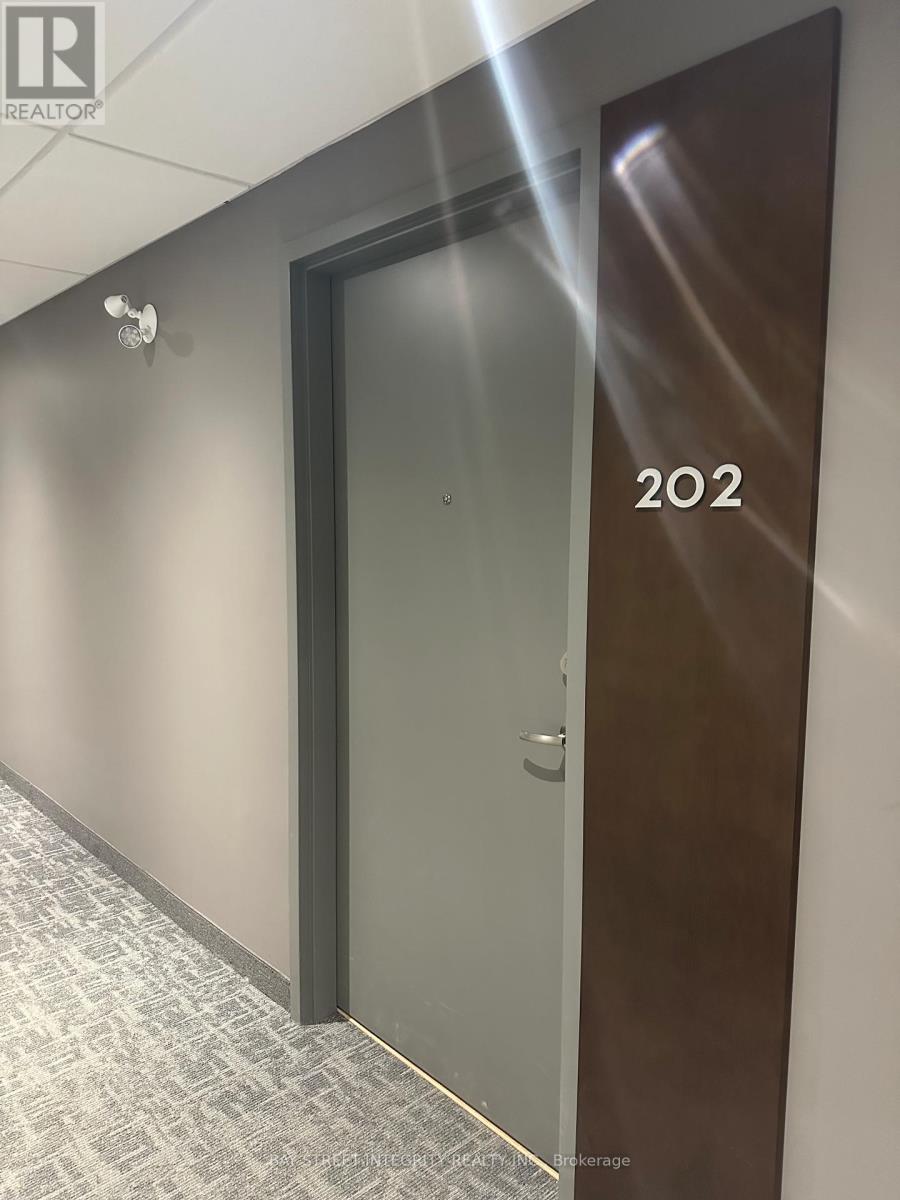 202 - 1 Redfern Avenue, Hamilton, Ontario  L9C 0E6 - Photo 5 - X13020278