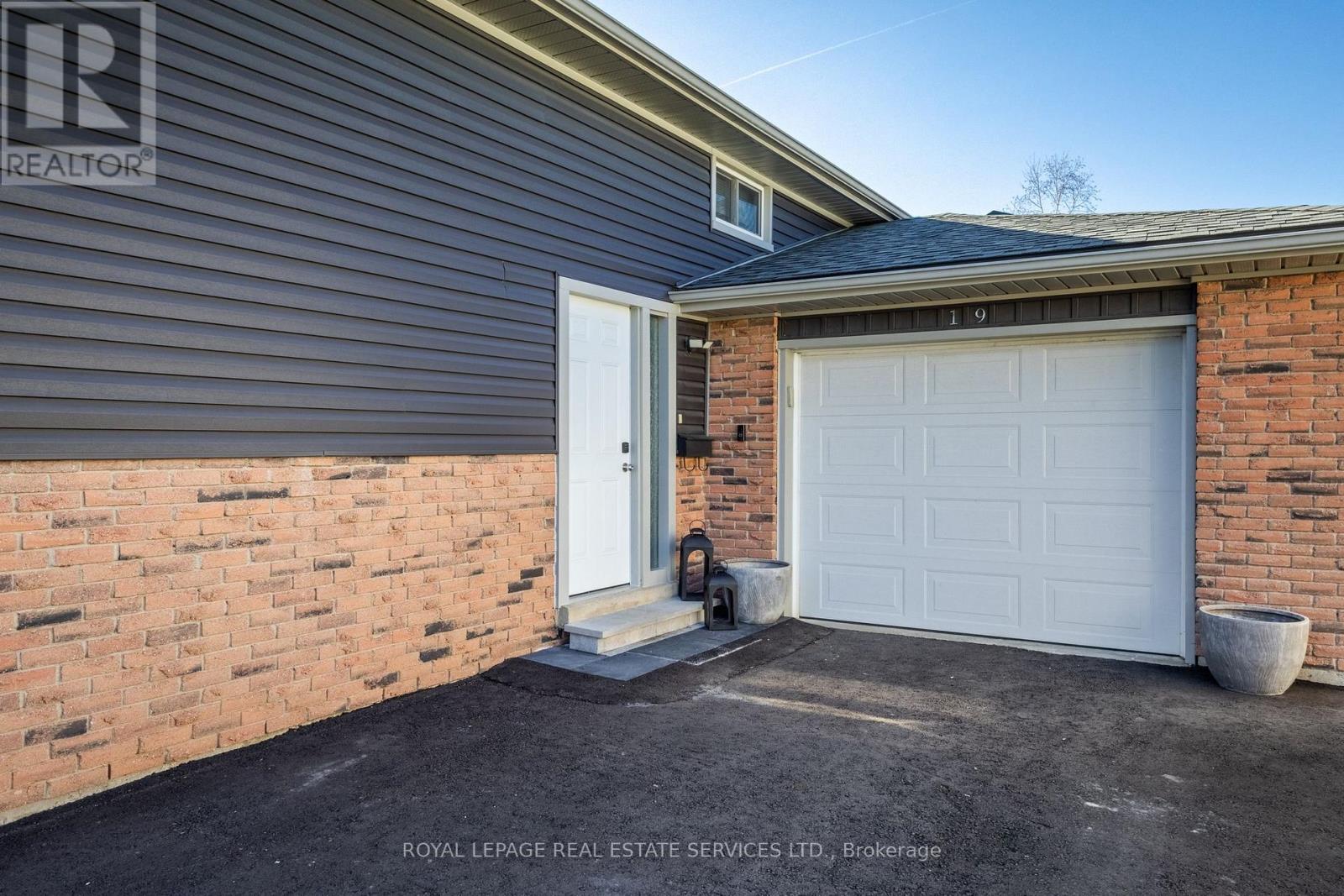 19 Southglen Road, Brant, Ontario  N3R 6Z8 - Photo 4 - X12833422