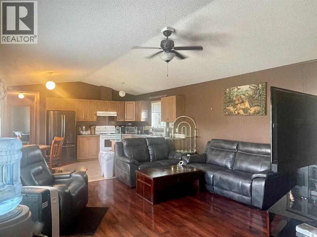 1549 15 Streetcrescent, Wainwright, Alberta  T9W 1K8 - Photo 4 - A2250603