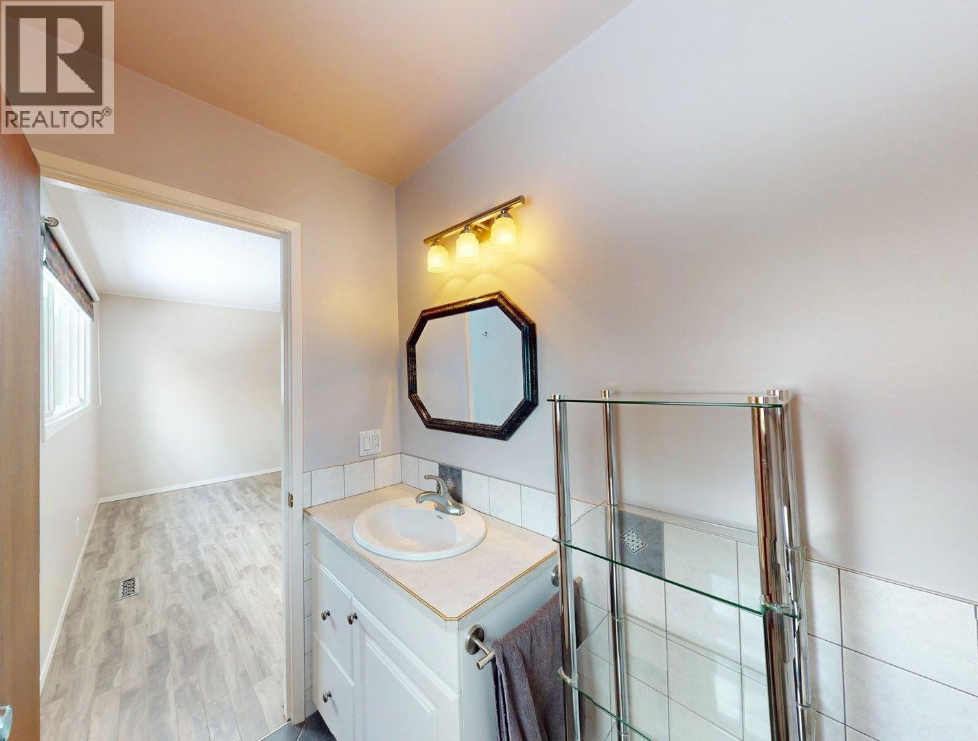 771 Ferguson Crescent, Elkford, British Columbia  V0B 1H0 - Photo 14 - 10375202