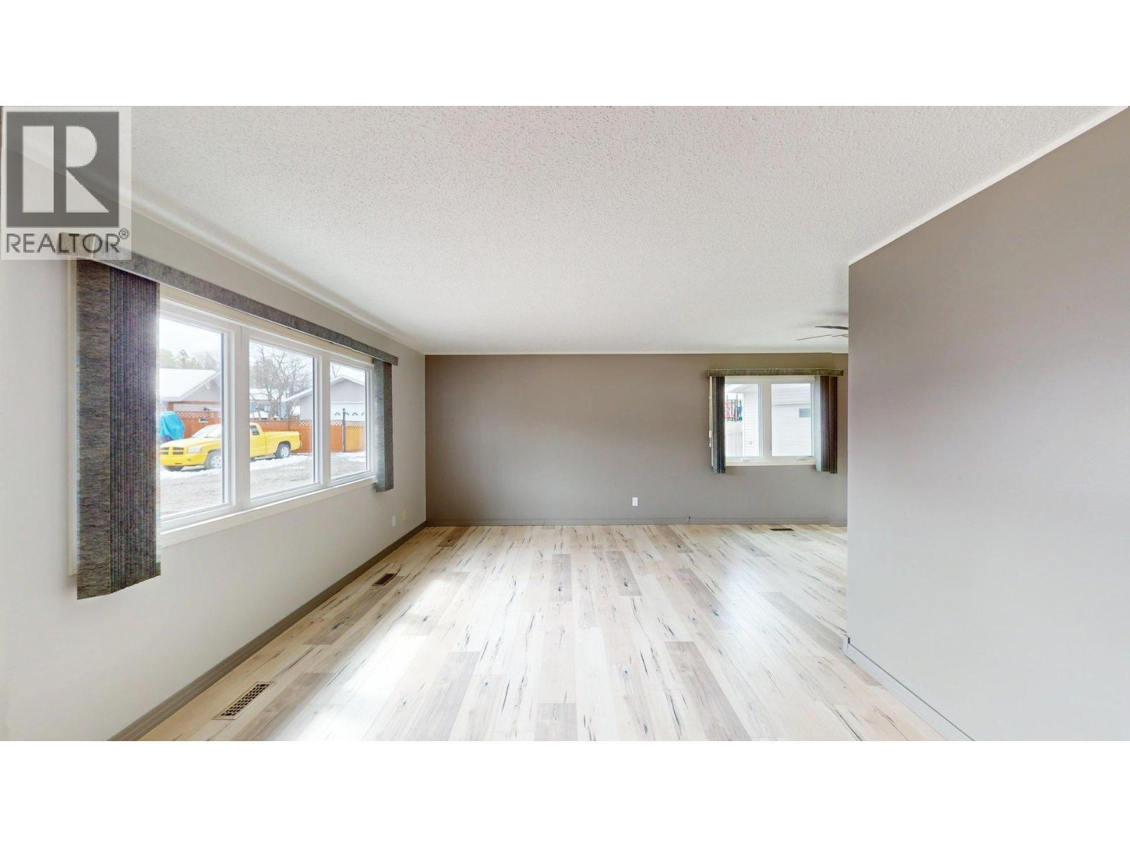 771 Ferguson Crescent, Elkford, British Columbia  V0B 1H0 - Photo 6 - 10375202