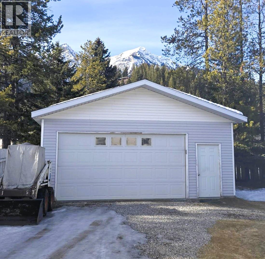771 Ferguson Crescent, Elkford, British Columbia  V0B 1H0 - Photo 37 - 10375202