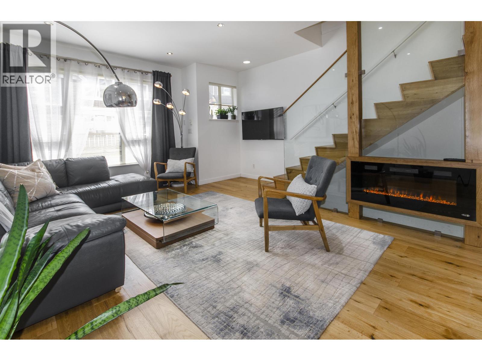 121 3105 Dayanee Springs Boulevard, Coquitlam, British Columbia  V3E 0C2 - Photo 1 - R3113194