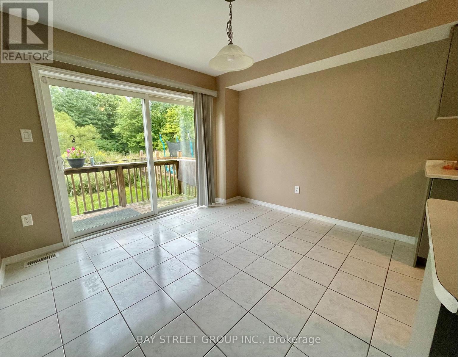 7945 Hackberry Trail, Niagara Falls, Ontario  L2H 2Y6 - Photo 7 - X13020640