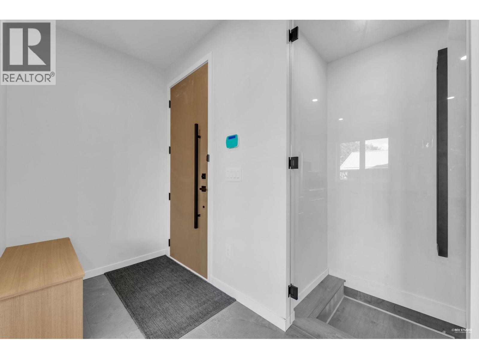 2 2091 E 20th Avenue, Vancouver, British Columbia  V5N 2L1 - Photo 3 - R3113239