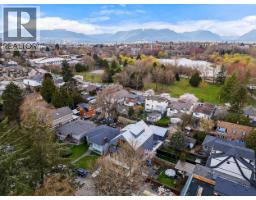 2 2091 E 20TH AVENUE, Vancouver, British Columbia