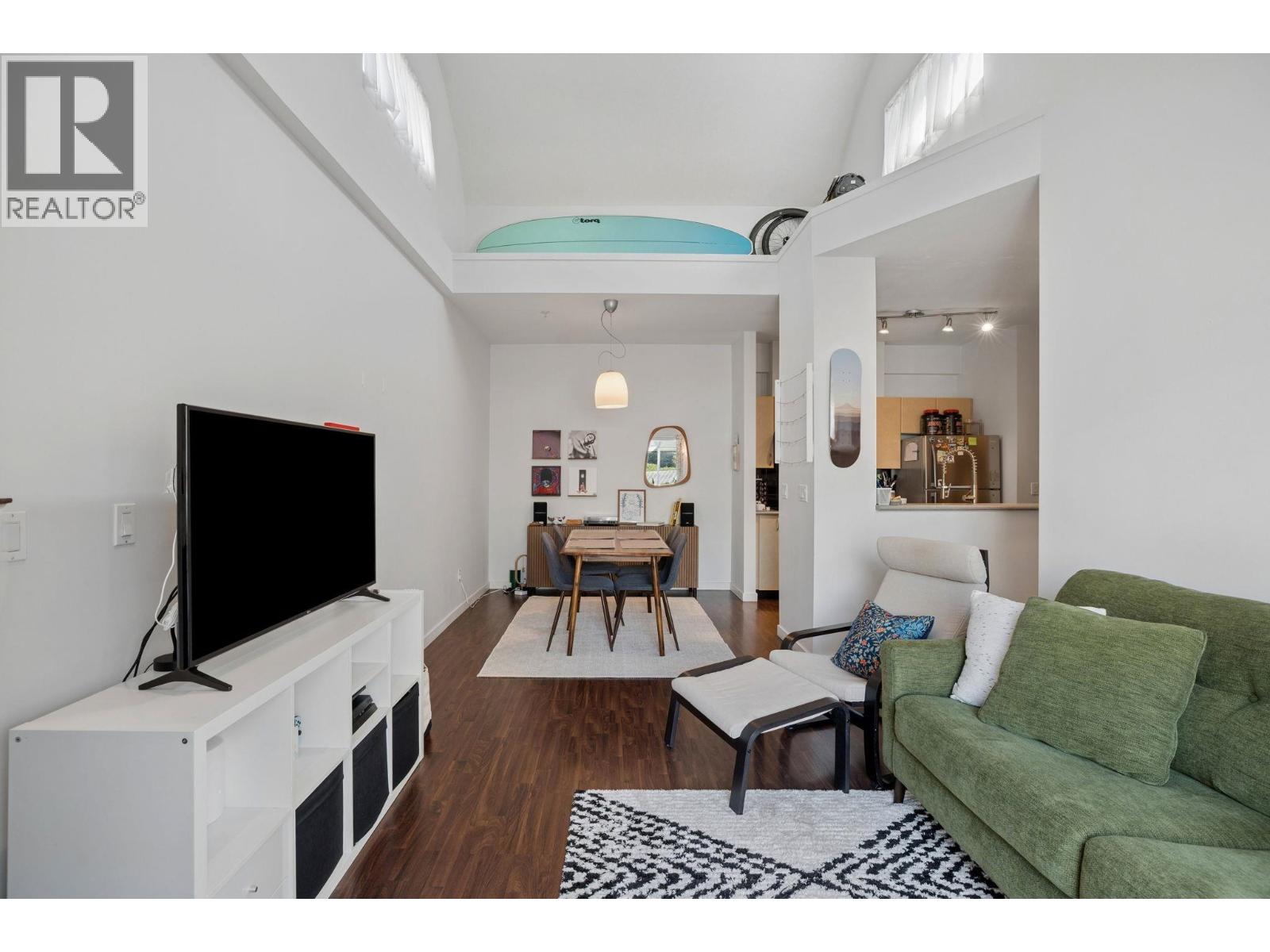 409 3768 Hastings Street, Burnaby, British Columbia  V5C 2H5 - Photo 2 - R3113243