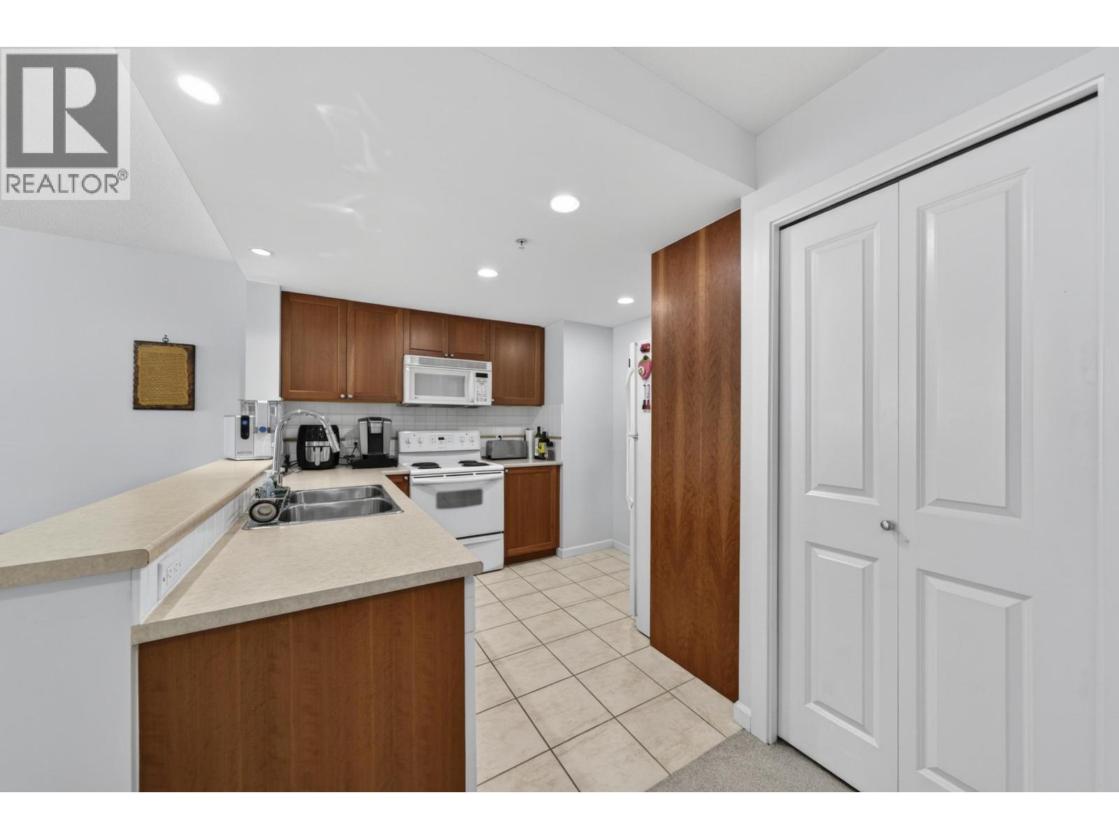 906 235 Guildford Drive, Port Moody, British Columbia  V3H 5L8 - Photo 5 - R3113250