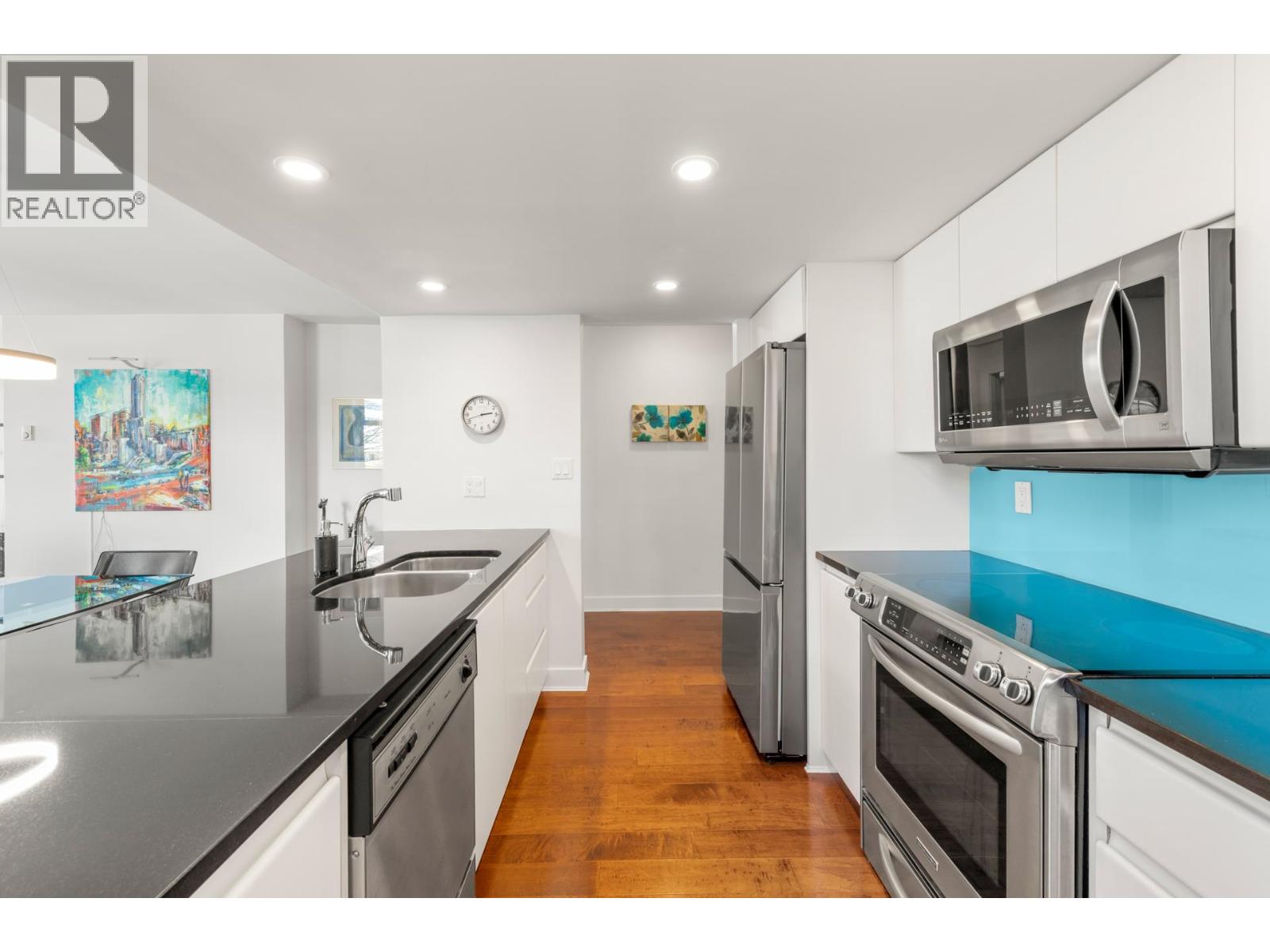 302 168 Chadwick Court, North Vancouver, British Columbia  V7M 3L4 - Photo 3 - R3113275