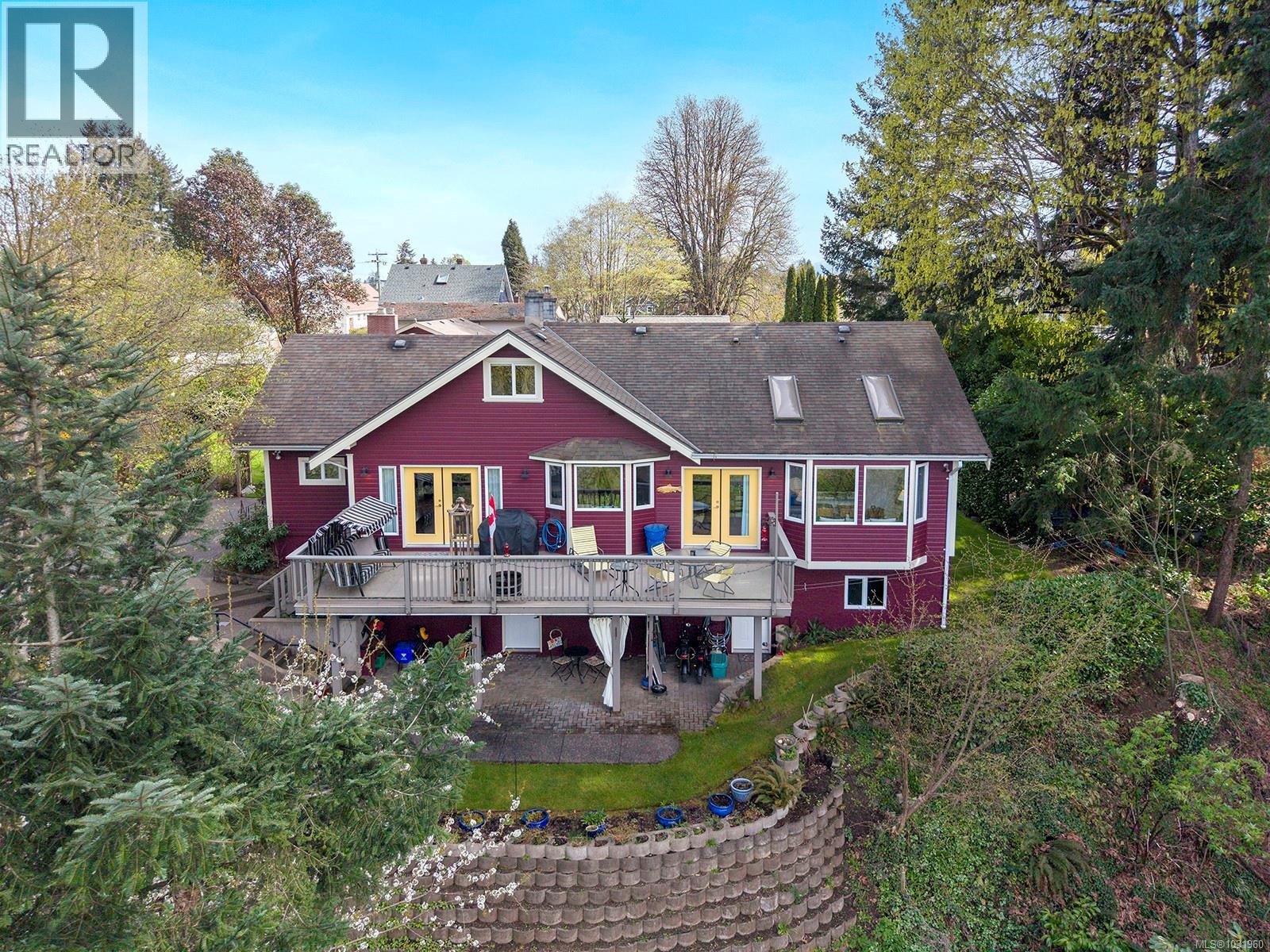 325 Harmston Ave, Courtenay, British Columbia  V9N 2X1 - Photo 10 - 1031960