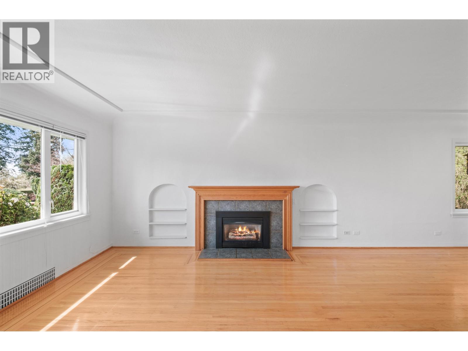 3894 Sunnycrest Drive, North Vancouver, British Columbia  V7R 3C8 - Photo 5 - R3113247