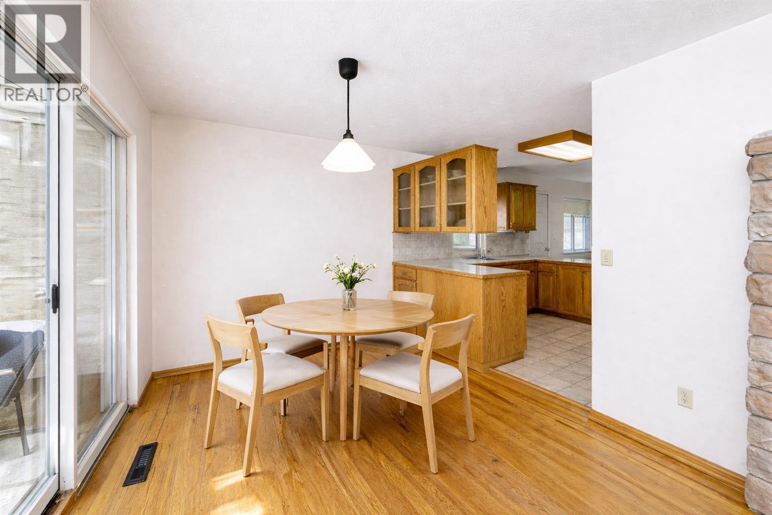 5220 Sunningdale Road, Burnaby, British Columbia  V5B 1M5 - Photo 6 - R3113248