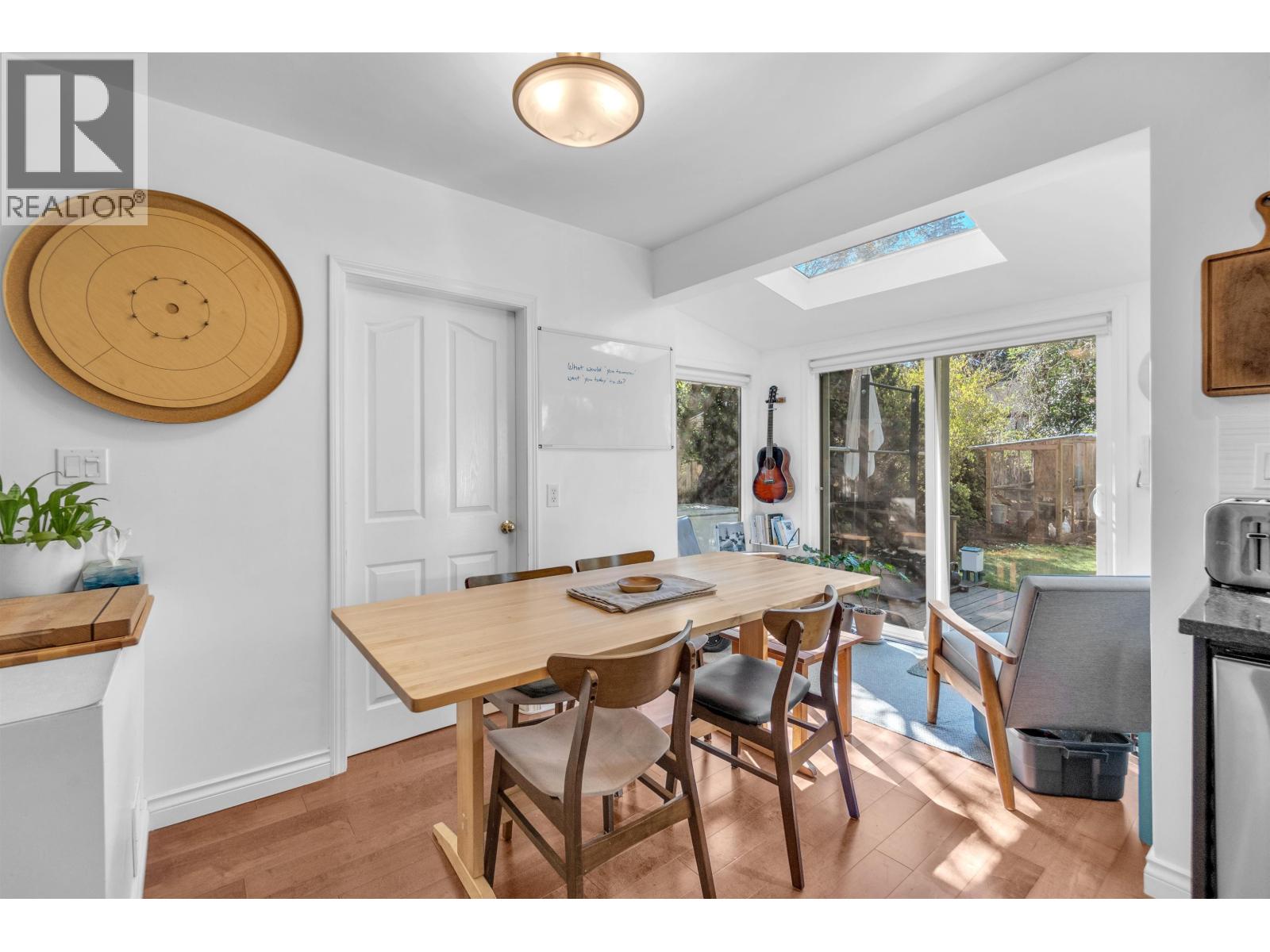 825 W 20th Street, North Vancouver, British Columbia  V7P 2B5 - Photo 10 - R3113276