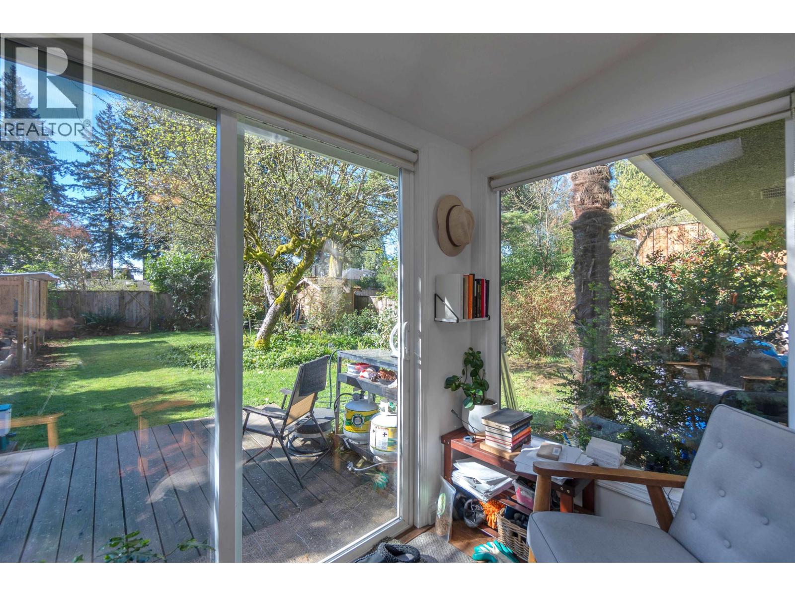 825 W 20th Street, North Vancouver, British Columbia  V7P 2B5 - Photo 11 - R3113276