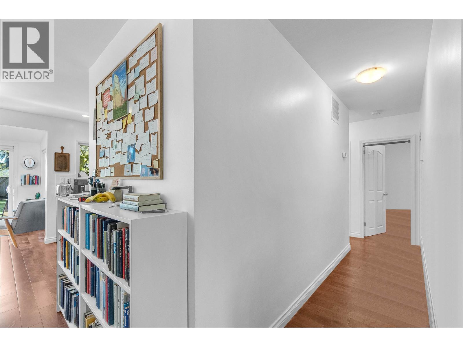 825 W 20th Street, North Vancouver, British Columbia  V7P 2B5 - Photo 13 - R3113276