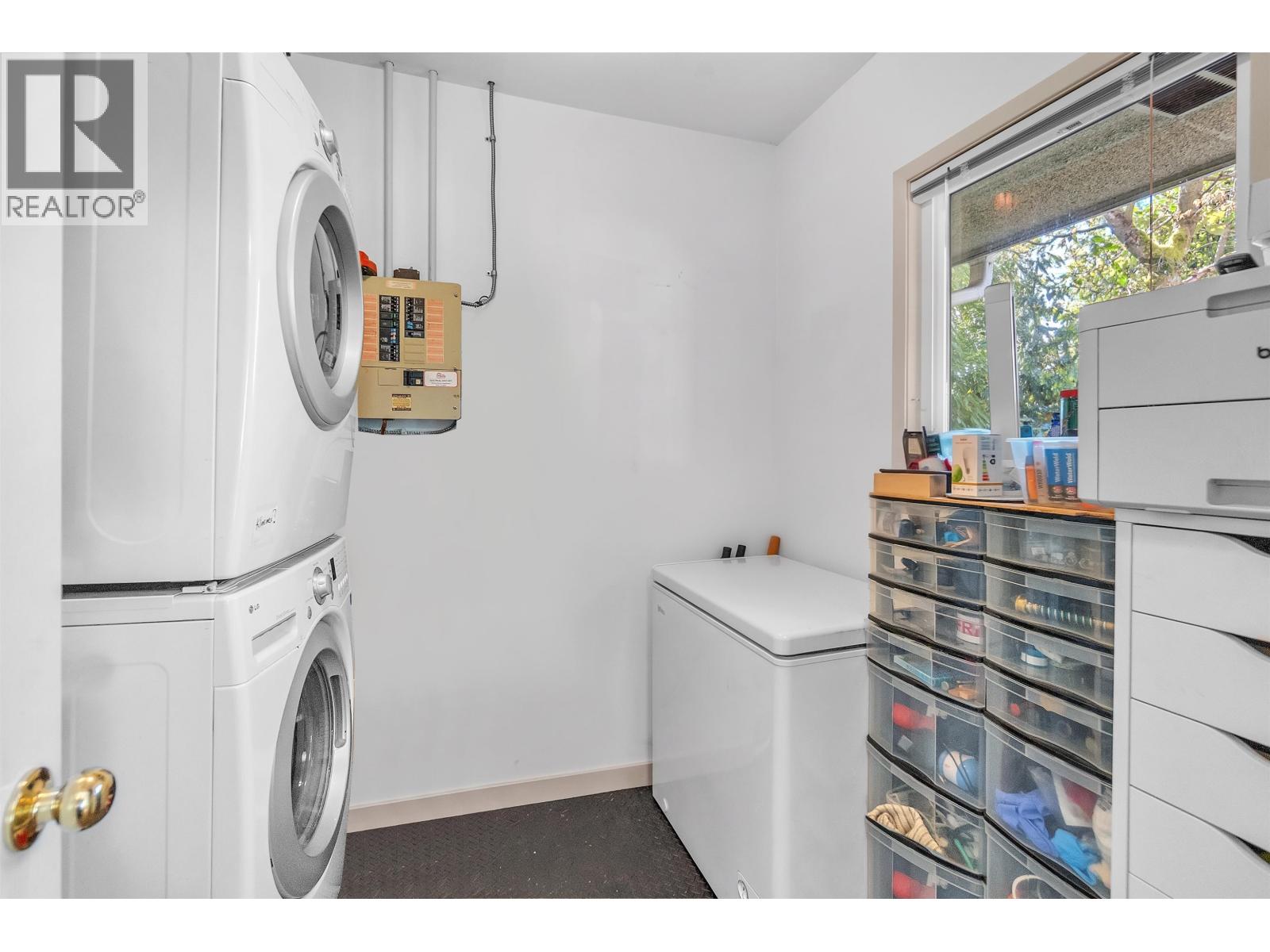 825 W 20th Street, North Vancouver, British Columbia  V7P 2B5 - Photo 18 - R3113276