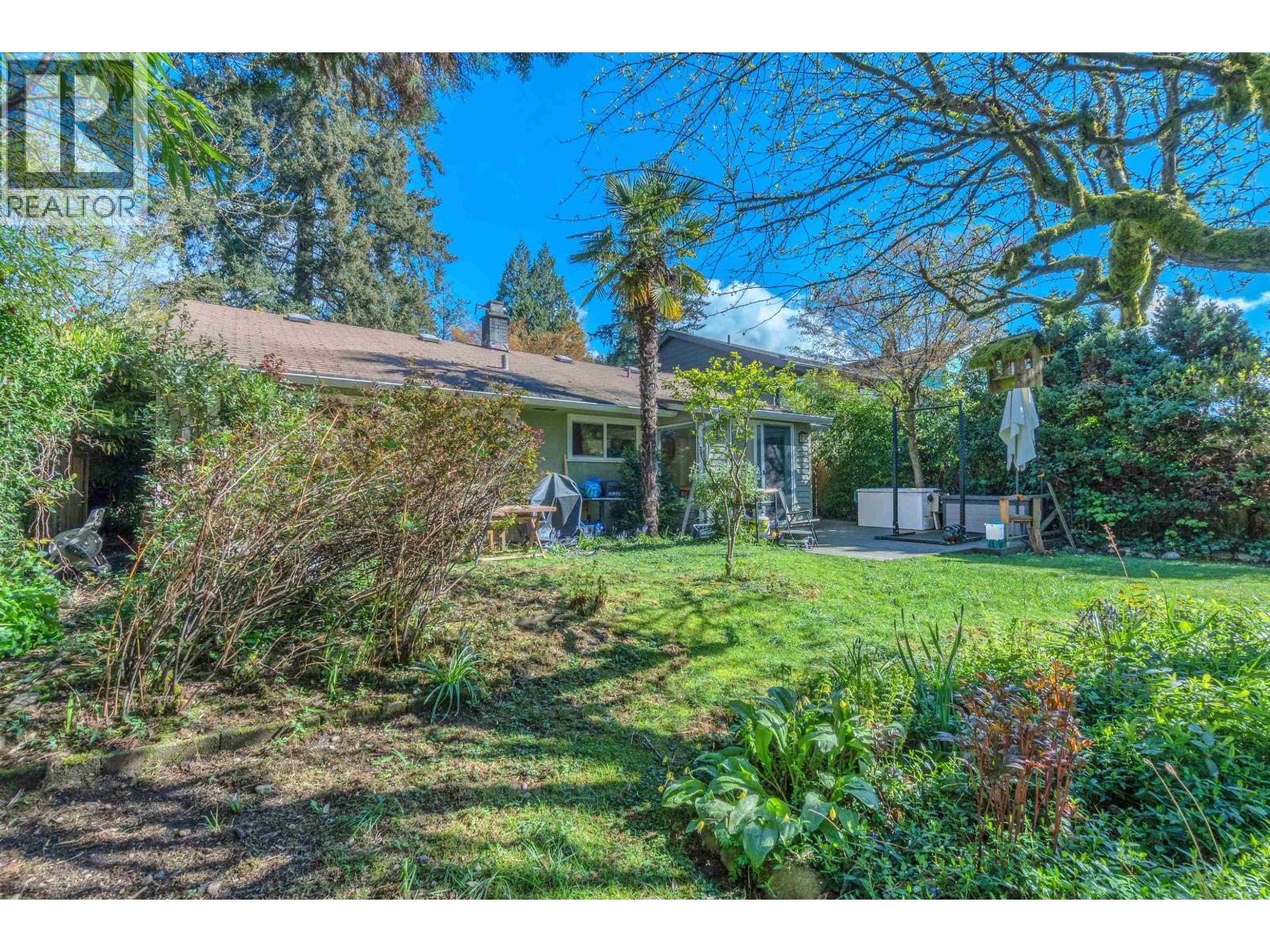 825 W 20th Street, North Vancouver, British Columbia  V7P 2B5 - Photo 20 - R3113276