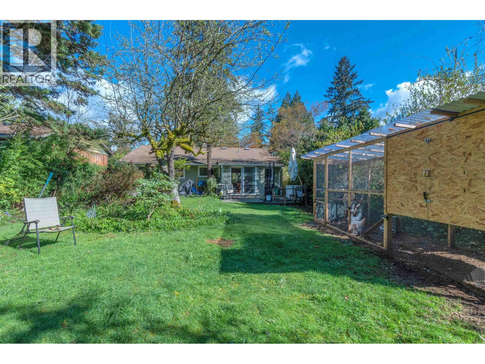 825 W 20th Street, North Vancouver, British Columbia  V7P 2B5 - Photo 3 - R3113276