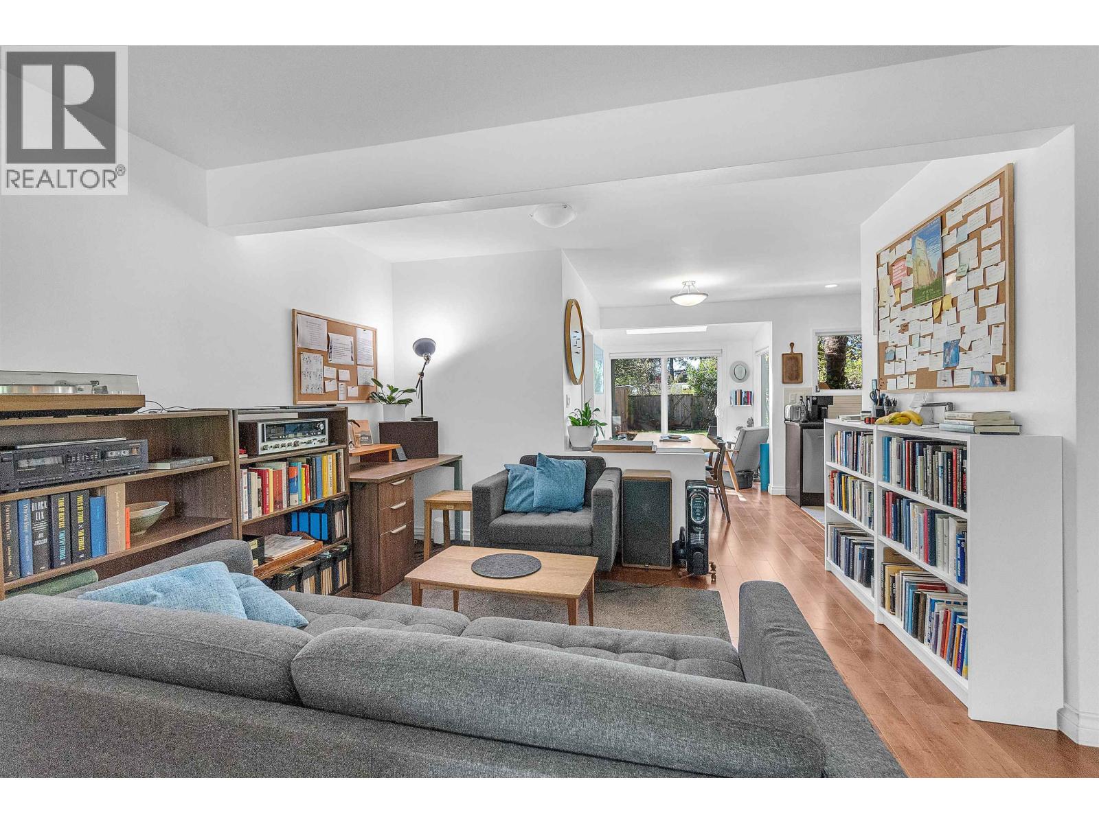 825 W 20th Street, North Vancouver, British Columbia  V7P 2B5 - Photo 4 - R3113276