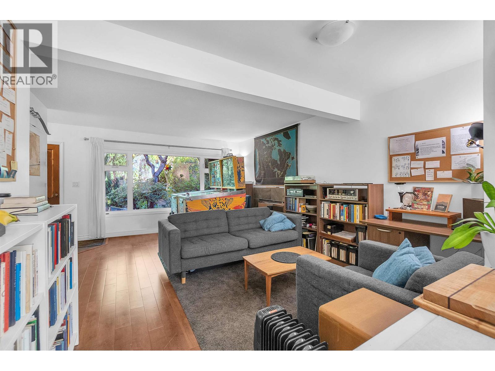 825 W 20th Street, North Vancouver, British Columbia  V7P 2B5 - Photo 5 - R3113276