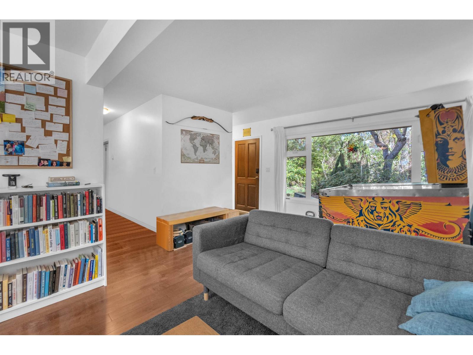 825 W 20th Street, North Vancouver, British Columbia  V7P 2B5 - Photo 6 - R3113276