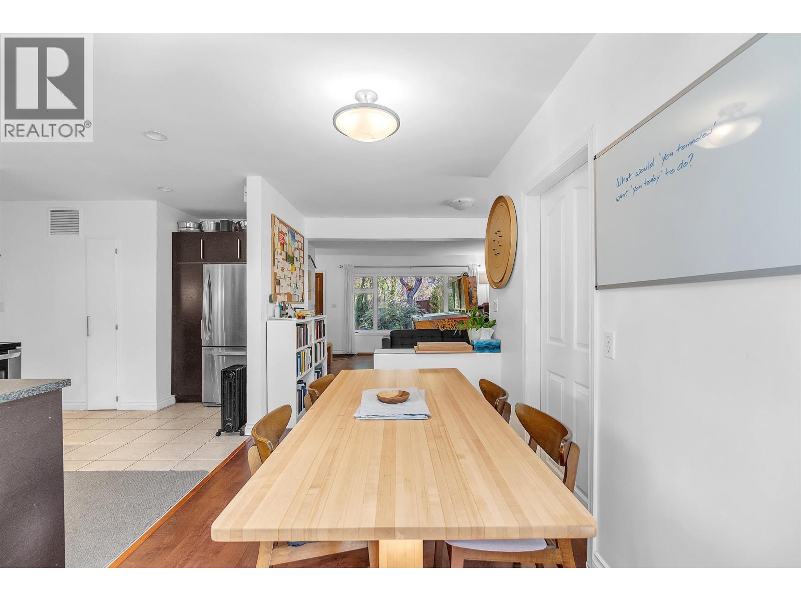 825 W 20th Street, North Vancouver, British Columbia  V7P 2B5 - Photo 9 - R3113276