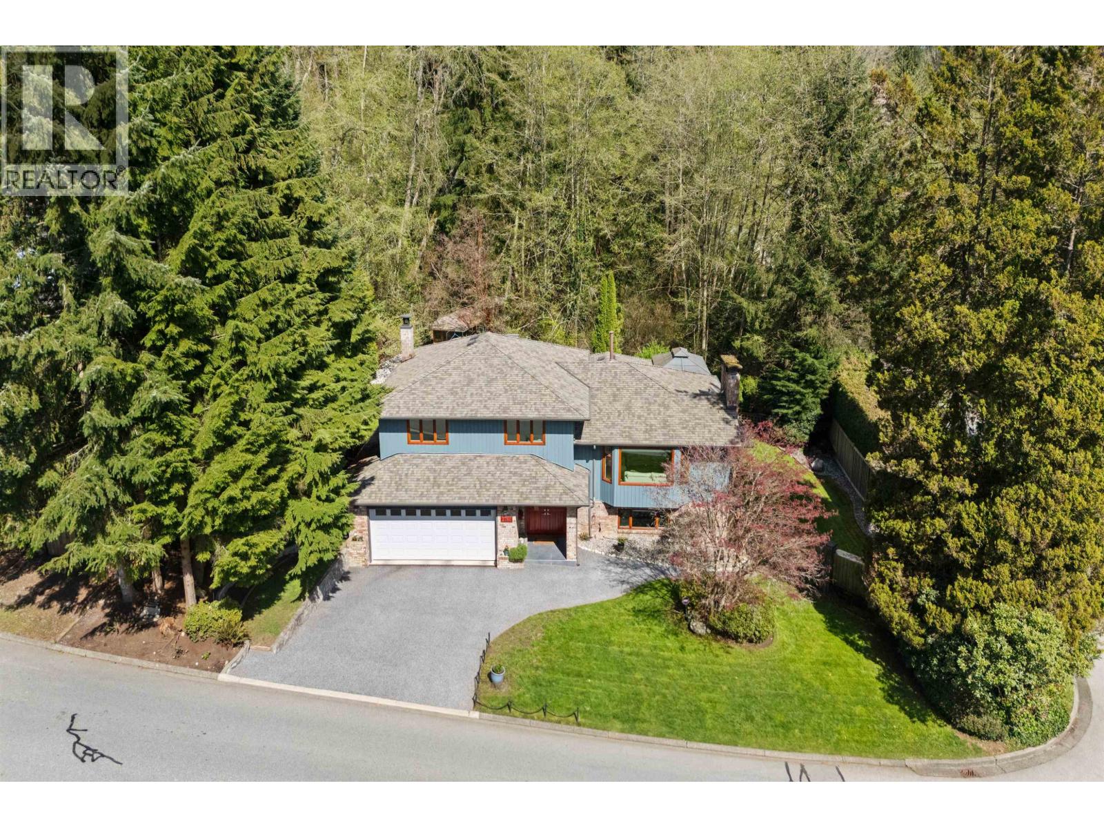 2760 WALPOLE CRESCENT, North Vancouver, British Columbia