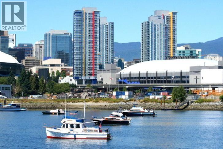 1806 131 Regiment Square, Vancouver, British Columbia  V6B 1X6 - Photo 2 - R3113265