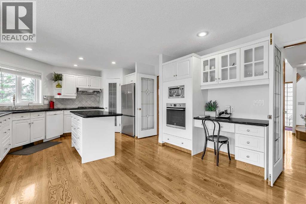 28 Woodpark Close Sw, Calgary, Alberta  T2W 6G2 - Photo 10 - A2302424