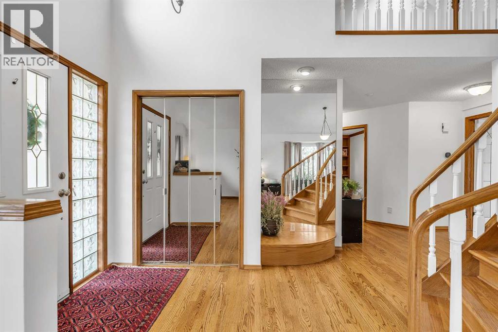 28 Woodpark Close Sw, Calgary, Alberta  T2W 6G2 - Photo 2 - A2302424