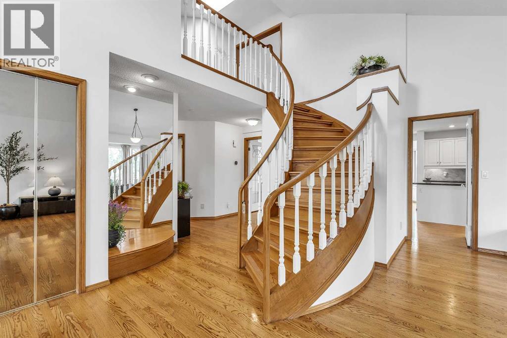 28 Woodpark Close Sw, Calgary, Alberta  T2W 6G2 - Photo 3 - A2302424