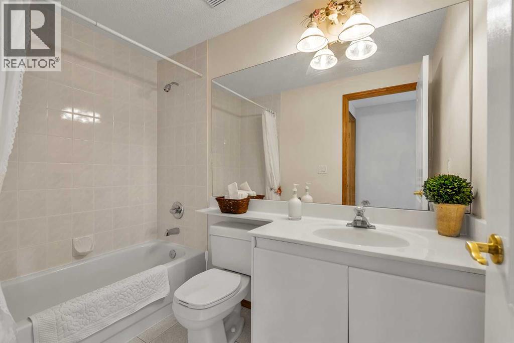 28 Woodpark Close Sw, Calgary, Alberta  T2W 6G2 - Photo 30 - A2302424