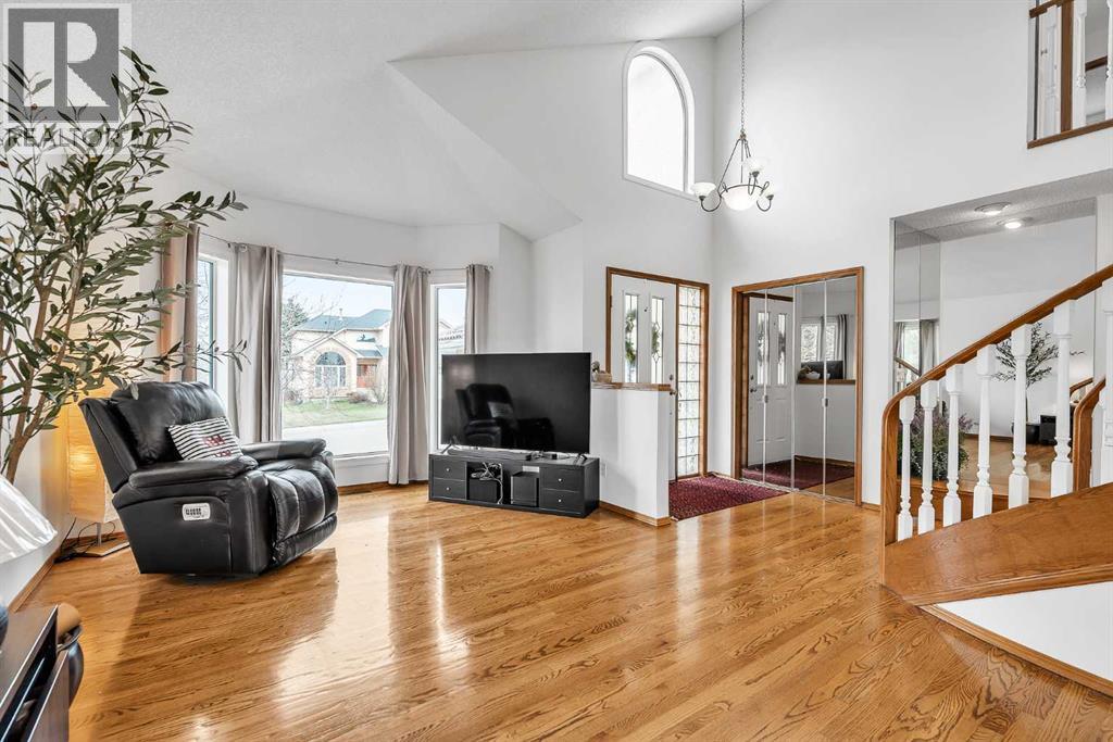 28 Woodpark Close Sw, Calgary, Alberta  T2W 6G2 - Photo 5 - A2302424