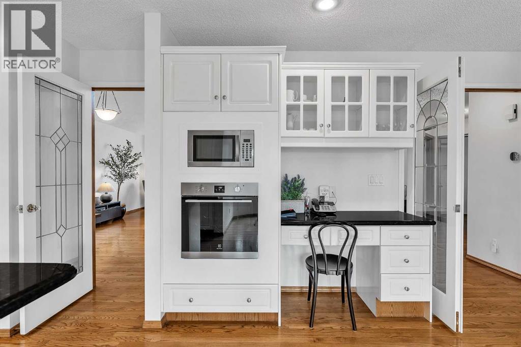 28 Woodpark Close Sw, Calgary, Alberta  T2W 6G2 - Photo 13 - A2302424