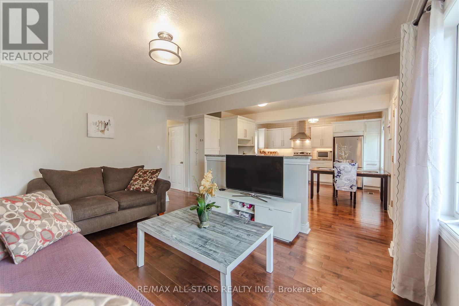 27 Martindale Road, Toronto, Ontario  M1M 2B8 - Photo 4 - E13020650