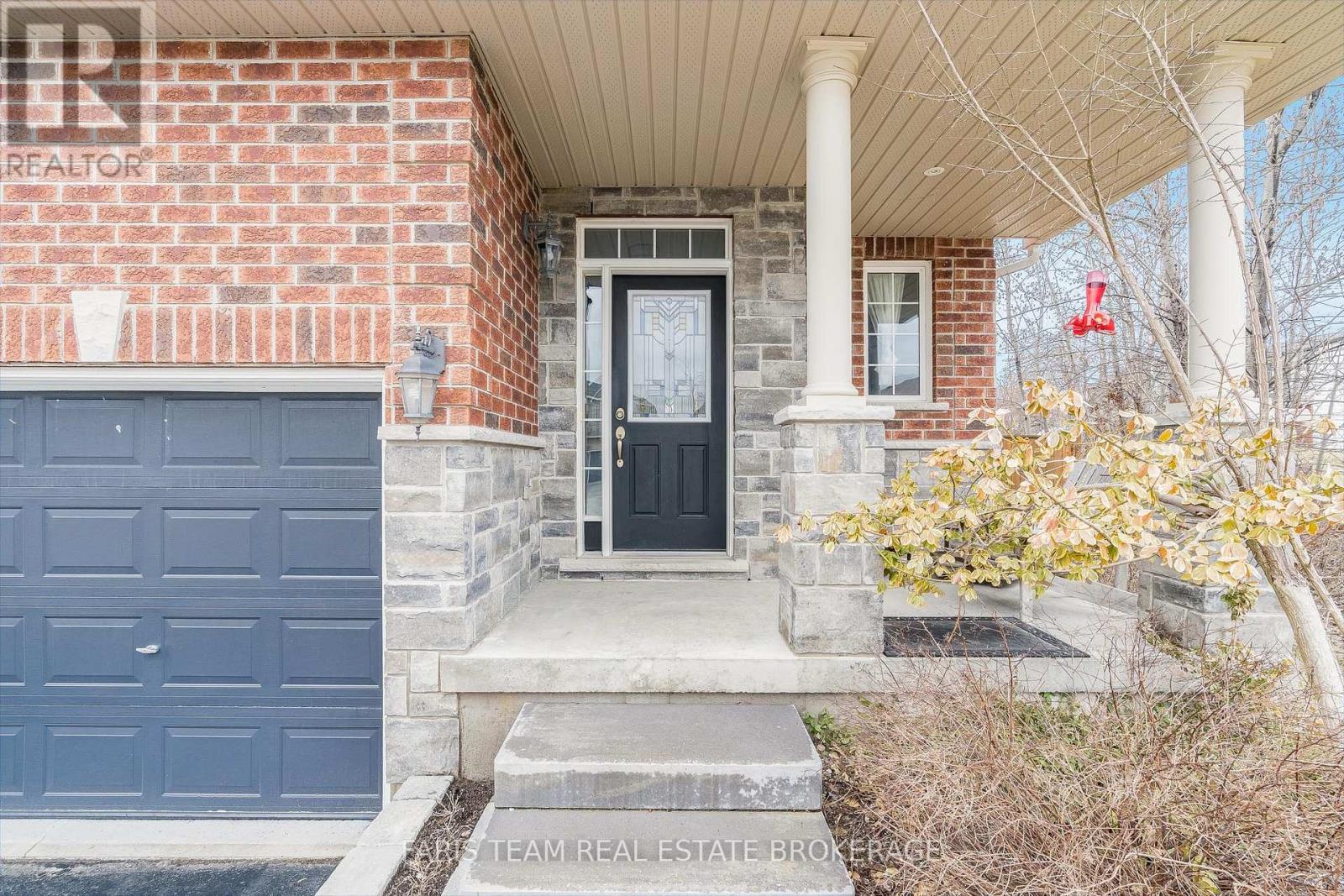 33 Auburn Court, Barrie, Ontario  L4N 6G9 - Photo 3 - S13005336