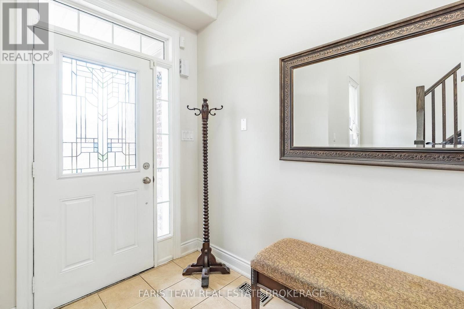 33 Auburn Court, Barrie, Ontario  L4N 6G9 - Photo 4 - S13005336